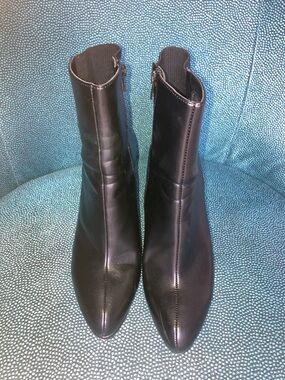 Nine West Black Pointed Toe Zip Ankle Booties